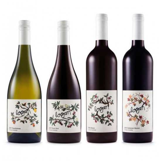 Bottiglie di vino bianco e rosso con etichette stampate su carta adesiva vergata avorio Mastertac Classic Laser