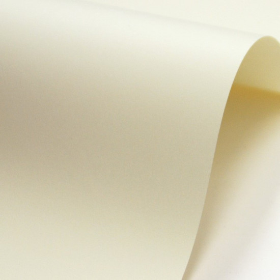 Carta Cordenons Iceblink Avorio avorio chiaro morbido e raffinato con superficie liscia e vellutata