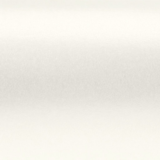 Carta Stardream Quartz Cordenons – dettaglio della superficie perlata con riflessi dorati su bianco caldo