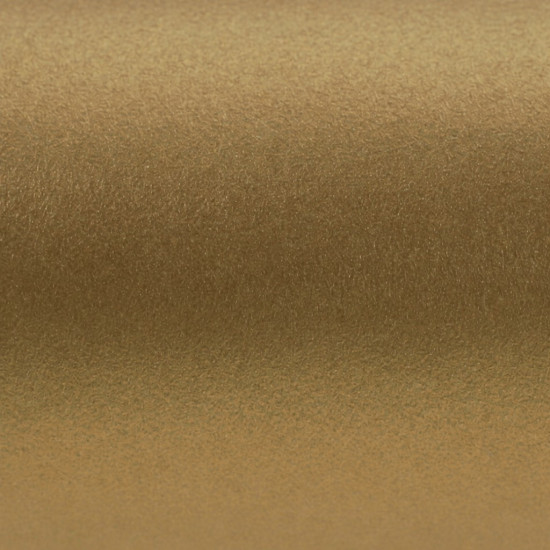 Carta Stardream Antique Gold Cordenons – dettaglio della superficie perlata oro antico con riflessi dorati smorzati