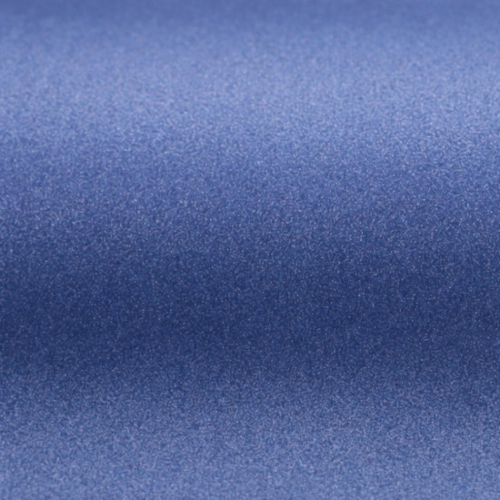 Carta Stardream Sapphire Cordenons – dettaglio della superficie perlata blu zaffiro con riflessi luminosi vibranti