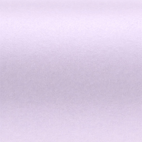 Carta Stardream Kunzite Cordenons – dettaglio della superficie perlata lilla chiaro con luminosità soffusa