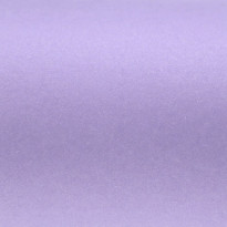 Carta Stardream Amethyst Cordenons – dettaglio della superficie perlata viola ametista con riflessi luminosi sofisticati