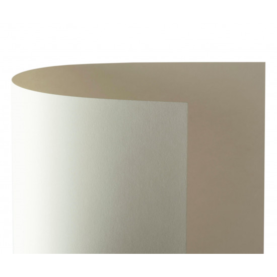 Dettaglio Carta Favini Biancoflash Natural bianco naturale con finitura liscia e uniforme