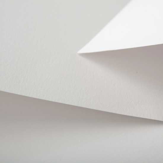 Carta Cordenons Natural Evolution White bianco luminoso con superficie morbida e texture leggera trattata matt